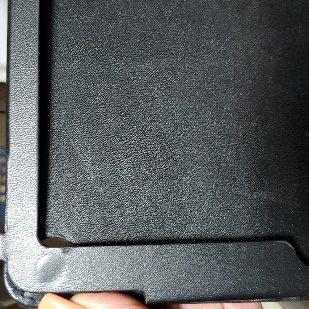 Marc Jacobs large iPad case - Picture 8 of 10